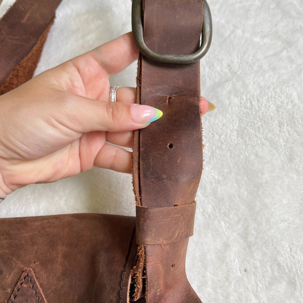 2/$40 πΈ VTG Rustic Brown Leather Crossbody Satchel - Picture 4 of 9